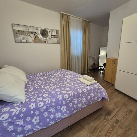 Apartman Smoljic 4+2 Primošten Exterior foto